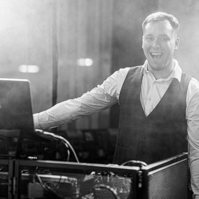 Dominykas' DJ | Garsas | Apšvietimas | Gyva muzika 3