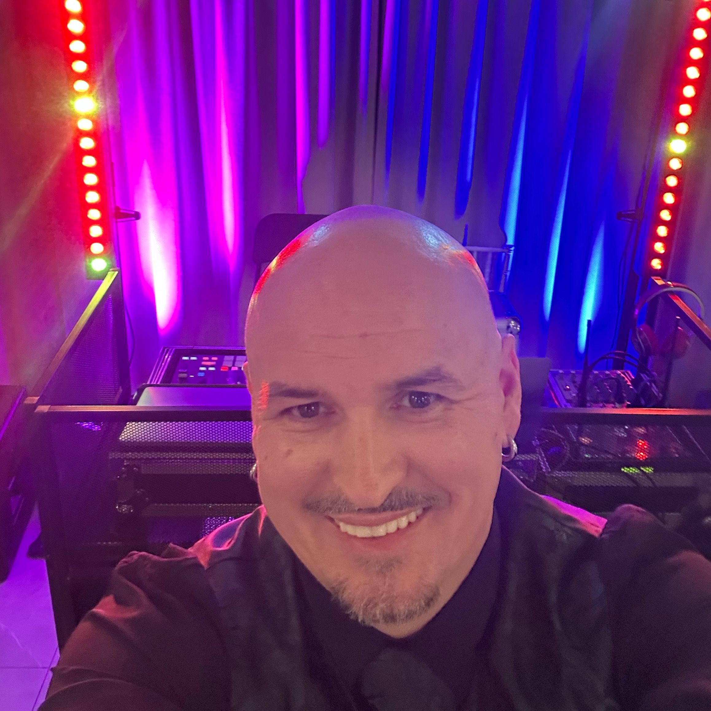 2 in 1 Profesionalus renginių vedėjas ir DJ 3