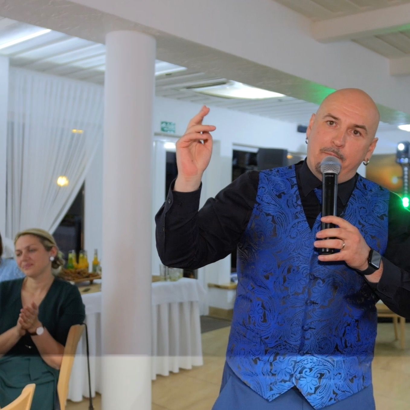 2 in 1 Profesionalus renginių vedėjas ir DJ 4