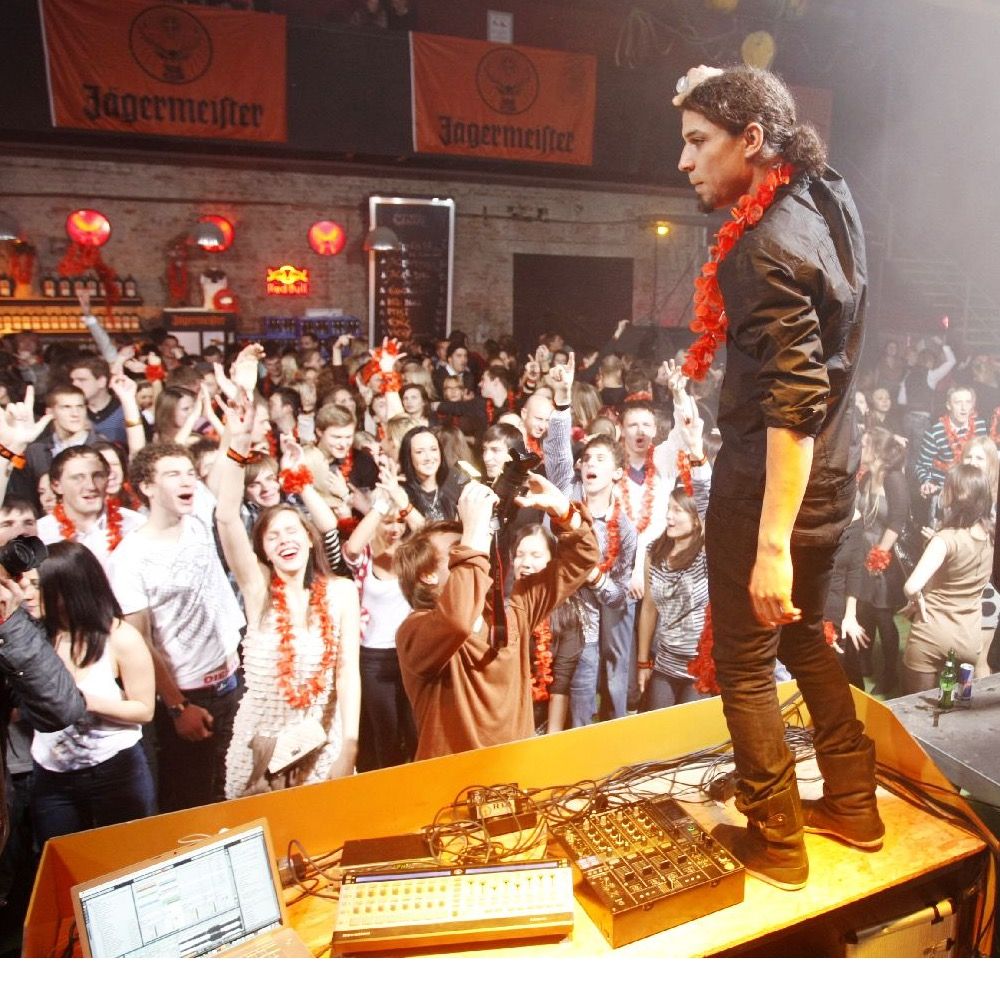 NO DJs (Viktoras Diawara) 2