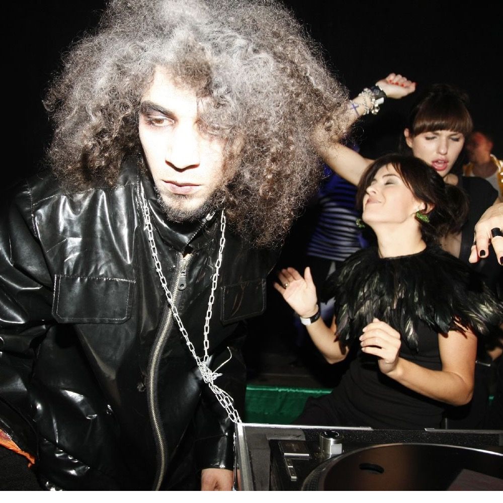 NO DJs (Viktoras Diawara) 5