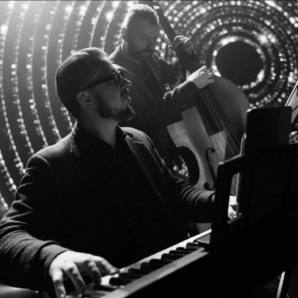 V. Straižys 🎤🎹
Dainininkas/pianistas virtuozas 4