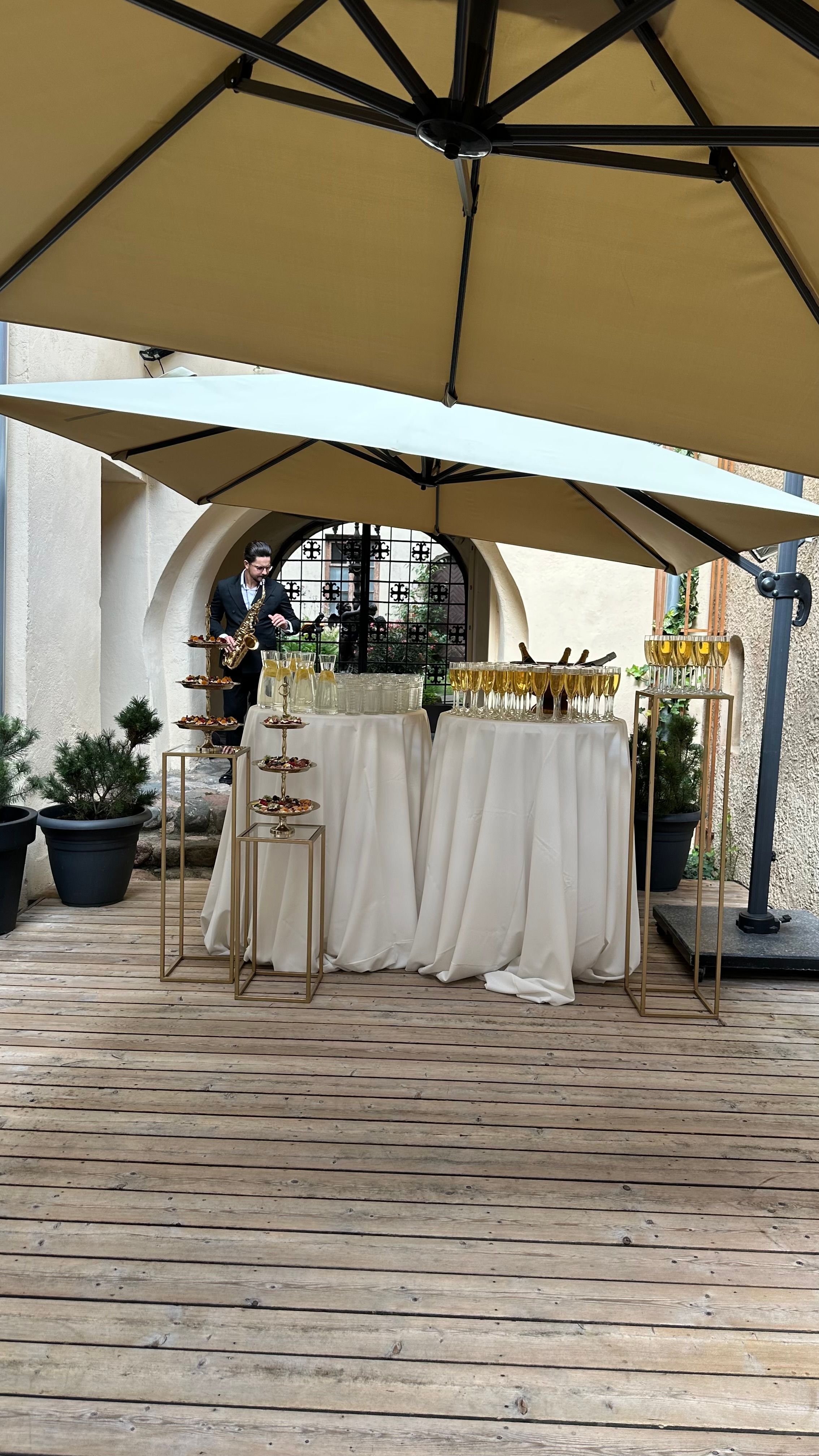 Le Garden Rotušė | Tuoktuvių ceremonija kiemelyje 2